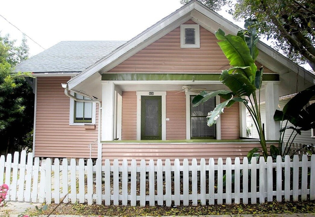 620 6th St N in St. Petersburg, FL - Building Photo