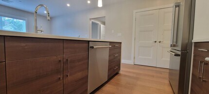 425 LaGrange St in West Roxbury, MA - Building Photo - Building Photo