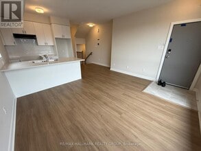 300 Mishi Private in Ottawa, ON - Building Photo - Building Photo