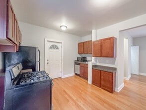 3733 N Pine Grove Ave in Chicago, IL - Building Photo - Building Photo