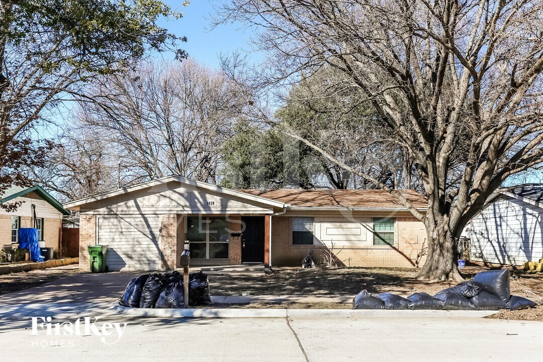 1839 Wynn Terrace in Arlington, TX - Building Photo