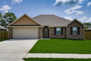 1719 Charismatic Dr in Prairie Grove, AR - Building Photo