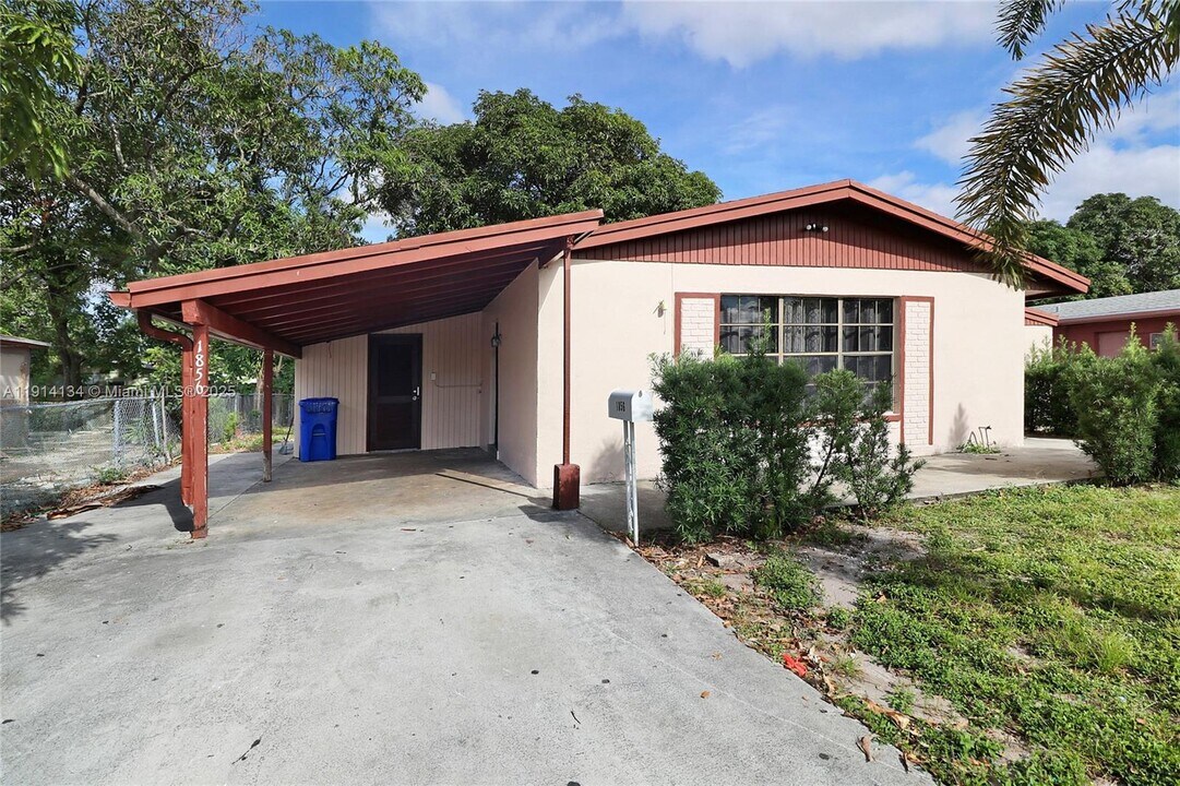 1856 NW 6th Ave in Pompano Beach, FL - Building Photo