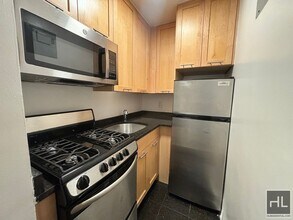 EAST 36 STREET, Unit LOBD0A0 in New York, NY - Building Photo - Building Photo