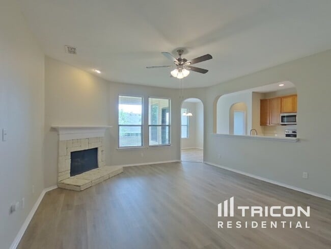 2989 Lakeview Cir in Burleson, TX - Building Photo - Building Photo