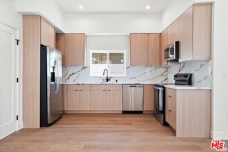 7642 Orion Ave in Los Angeles, CA - Building Photo - Building Photo