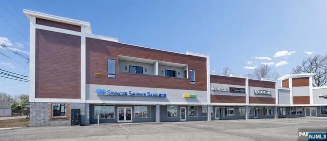 LIV 487 in Saddle Brook, NJ - Building Photo - Building Photo