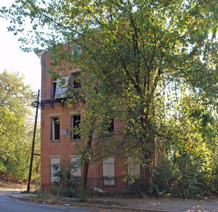 2312 Wilder Ave in Cincinnati, OH - Building Photo