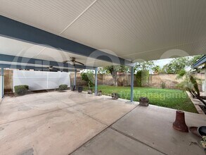 8102 W Sweetwater Ave in Peoria, AZ - Building Photo - Building Photo