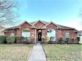 1103 Miramar Ave in Desoto, TX - Building Photo