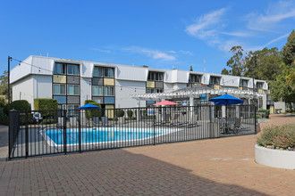 The SLO Apartments in San Luis Obispo, CA - Foto de edificio - Building Photo