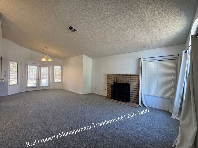 37013 Waterman Ave in Palmdale, CA - Building Photo - Building Photo