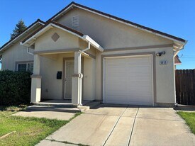 6855 Carnation Ave in Sacramento, CA - Building Photo