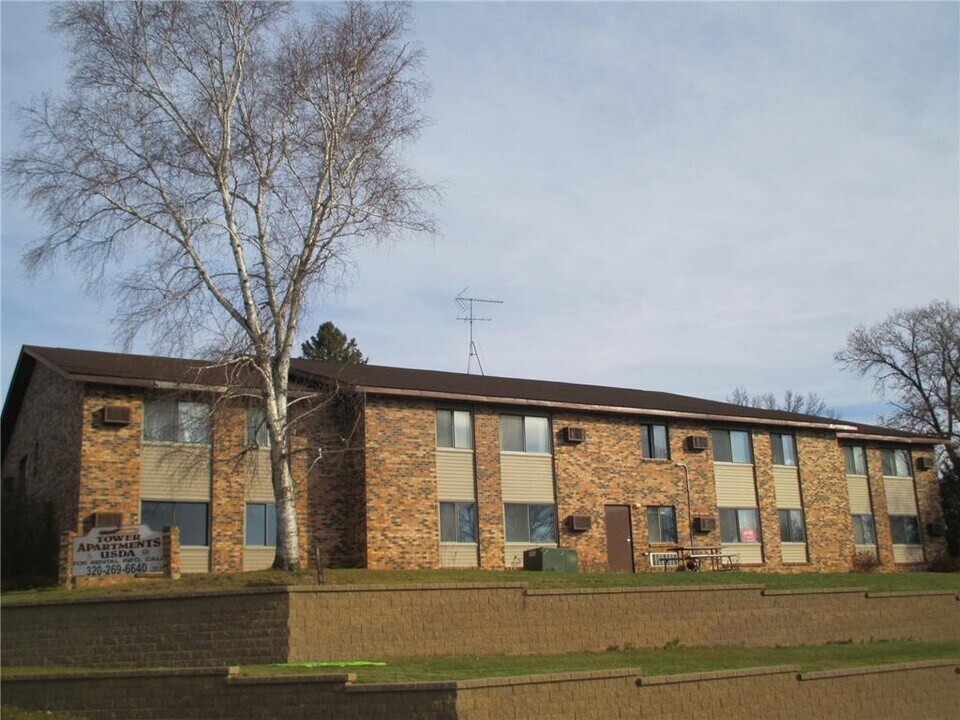 110 1st St in Evansville, MN - Building Photo