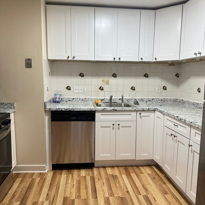 1 Universal St in Framingham, MA - Building Photo