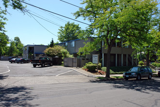 Kalani Apartments in Portland, OR - Building Photo - Building Photo