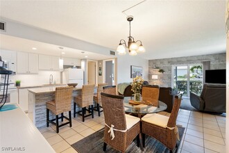 240 Palm Dr in Naples, FL - Foto de edificio - Building Photo