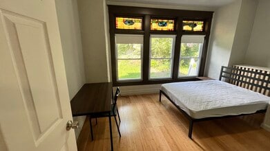 5847 Nicholson St, Unit 2 in Pittsburgh, PA - Foto de edificio - Building Photo