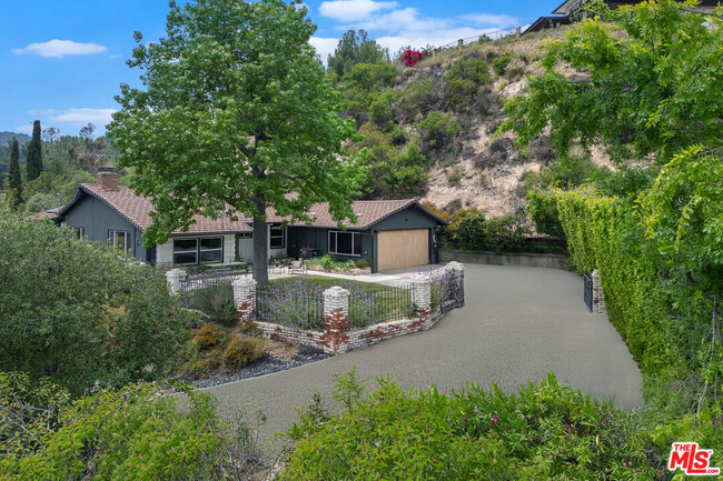 property at 1741 Golf Club Dr
