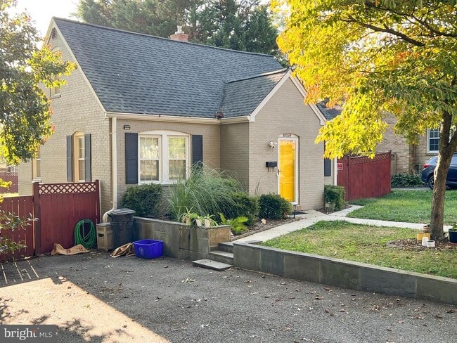 property at 10159 Sutherland Rd