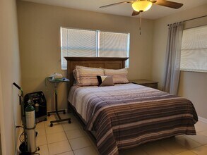 221 Cape Coral Pky E, Unit A in Cape Coral, FL - Foto de edificio - Building Photo