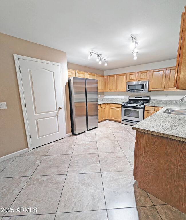 1332 E Charleston Ave in Phoenix, AZ - Building Photo - Building Photo