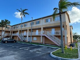 6255 SW Kendale Lakes Cir in Miami, FL - Building Photo