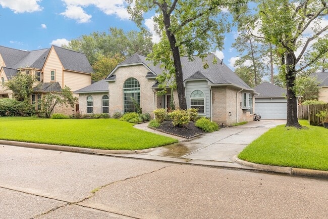 5622 Woodland Creek Dr in Houston, TX - Foto de edificio - Building Photo