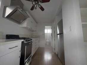 120 Brooks Ave, Unit #3 in Venice, CA - Foto de edificio - Building Photo