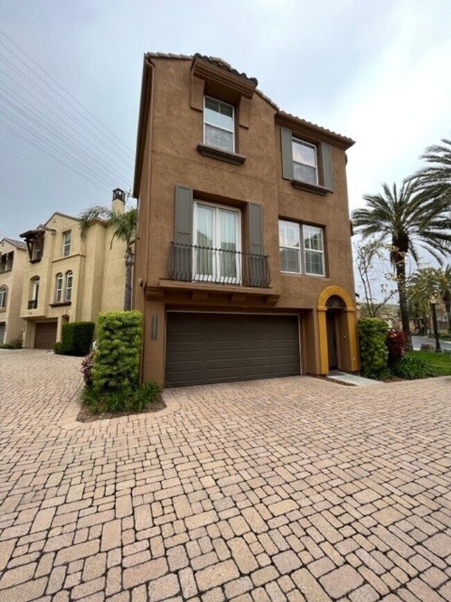 2852 Villas Way in San Diego, CA - Building Photo - Building Photo