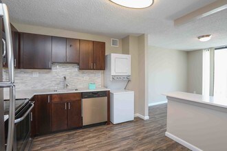 Cortland at McLean in McLean, VA - Foto de edificio - Interior Photo