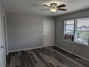 4520 Columbia Ave-Unit -3 in Dallas, TX - Building Photo - Building Photo
