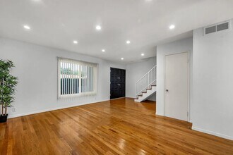 246 Green Heath Pl in Thousand Oaks, CA - Building Photo - Building Photo