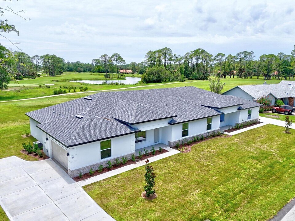 21 Weymouth Ln in Palm Coast, FL - Building Photo