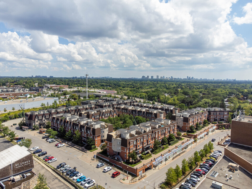 Spring Garden Town Homes in Markham, ON - Building Photo