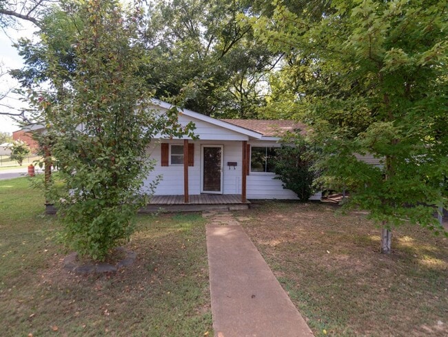 property at 610 N Fir St