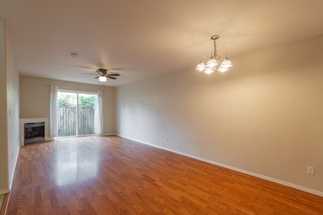 19153 SE Yamhill St in Portland, OR - Building Photo - Building Photo