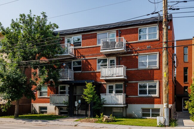 12222 Grenet Rue in Montréal, QC - Building Photo - Primary Photo