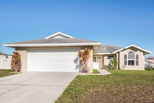 613 Deauville Ct in Kissimmee, FL - Building Photo