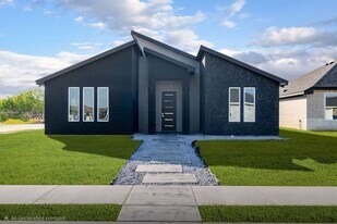 10403 N 32nd Ln in McAllen, TX - Building Photo