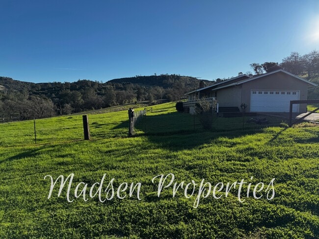 784 Flag Creek Rd in Oroville, CA - Building Photo - Building Photo