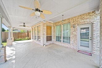 4610 Sterling Wood Way in Houston, TX - Building Photo - Building Photo