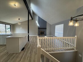 9206 Greenway Ln in Lenexa, KS - Building Photo - Building Photo