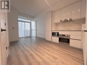 8 Interchange Wy in Vaughan, ON - Building Photo - Building Photo