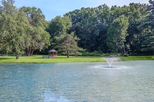 Foxrun Apartments in Clifton Park, NY - Building Photo