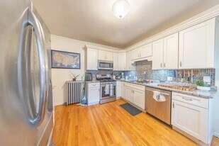 371 Prospect St, Unit 1 in Cambridge, MA - Building Photo