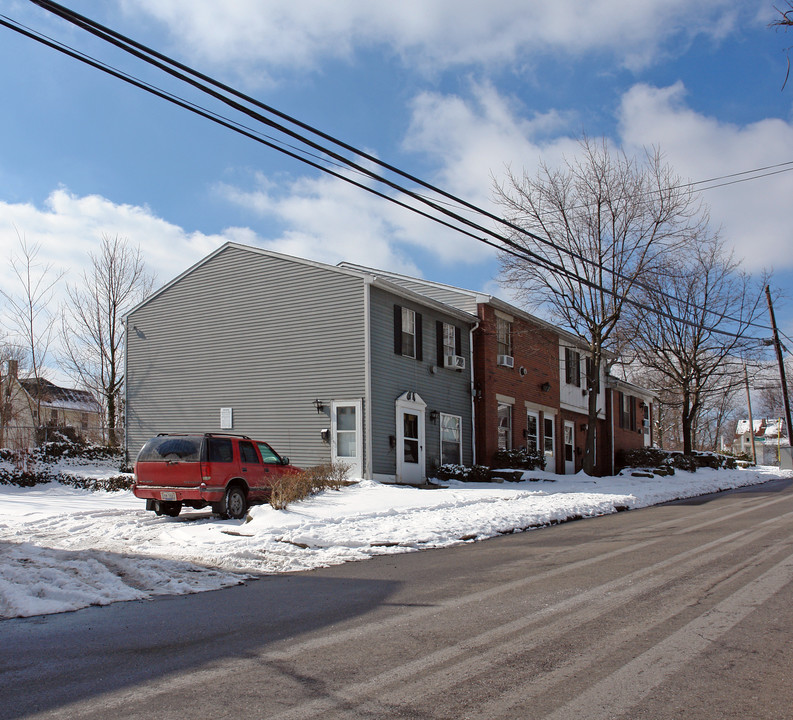 342-352 Silver St in Akron, OH - Building Photo