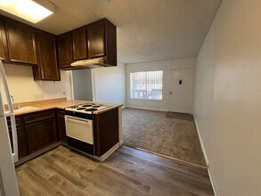 6126 Beadnell Way in San Diego, CA - Building Photo - Building Photo
