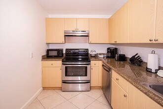 2280 SW 32nd Ave in Miami, FL - Building Photo - Building Photo