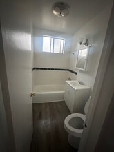 1443 W 81st St, Unit 2 in Los Angeles, CA - Building Photo - Building Photo